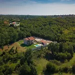 Noela Nyaraló *